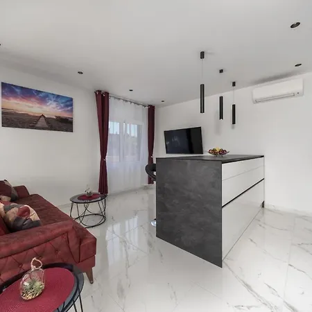 Royal House 3 *