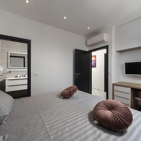 Villa Royal House 3 *
