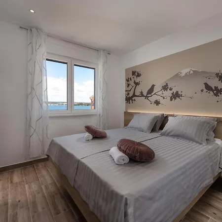 Royal House 3 * Pasman